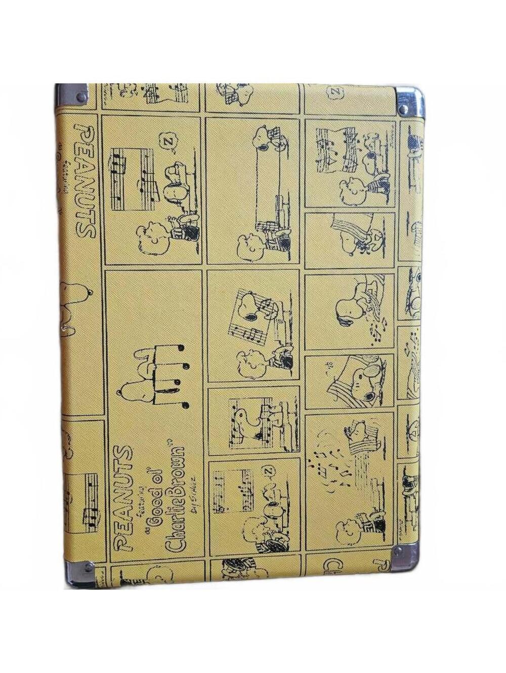 Crosley Cruiser Peanuts Edition Suitcase Turntable Record Player CR8005A Snoopy